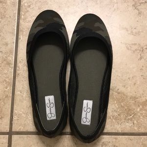 Jessica Simpson camo flats